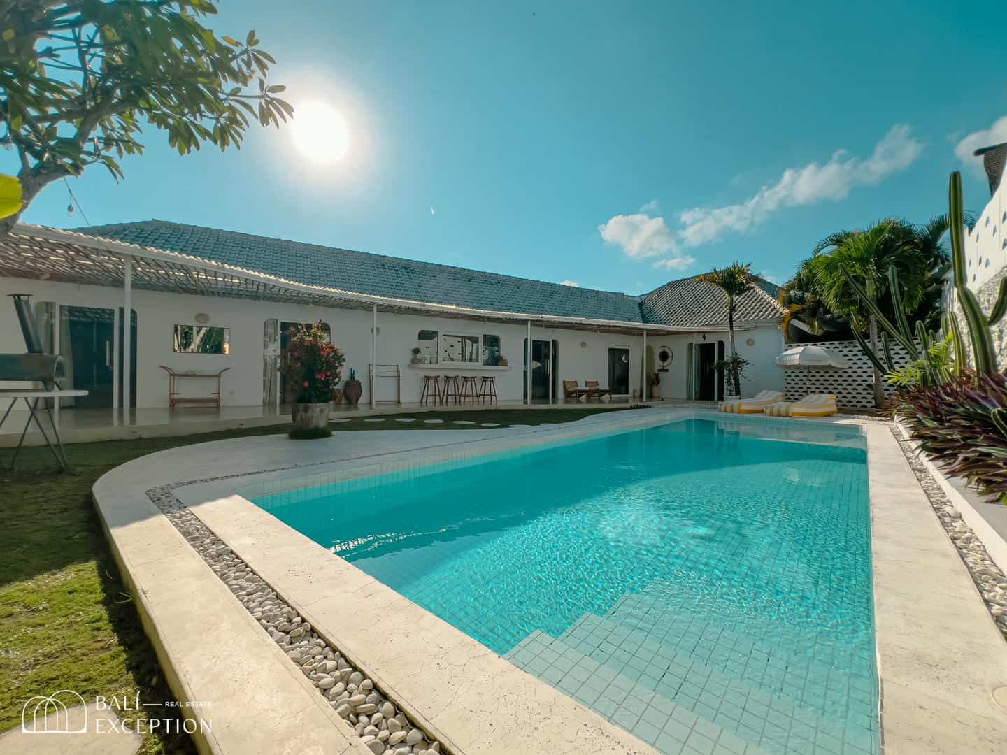 WALKING DISTANCE TO BATU BOLONG BEACH 6 BEDROOM VILLA FOR SALE LEASEHOLD IN CANGGU BE-2254 